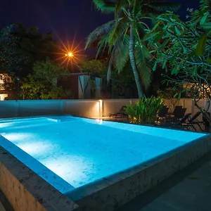 Ton Sai Tropical Island מלון